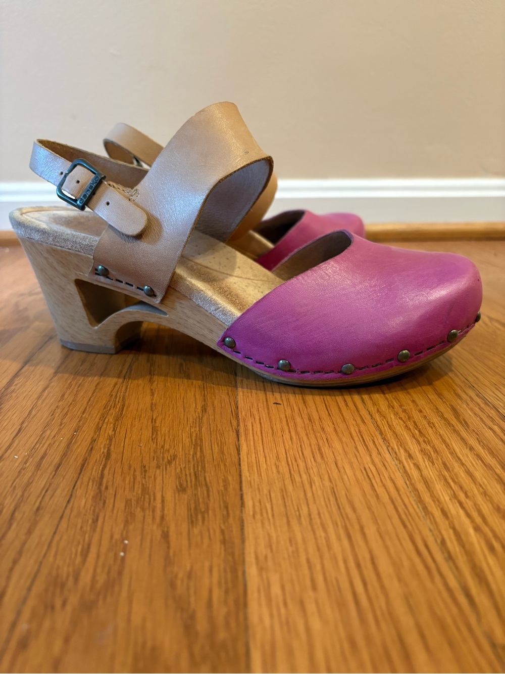 Dansko Women's Two-Tone Pink and Tan Slingback Clog - Picture 5 of 5